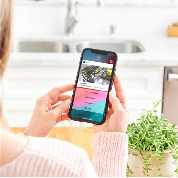 Arlo Essential Spotlight Camera | Wire-Free, 1080p Video | Color Night Vision - Picture 11 of 15